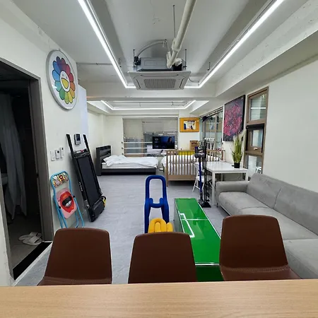 201, Atelier Seongsu Riverside Loft Cherry Blossom Road Han River Airport Bus