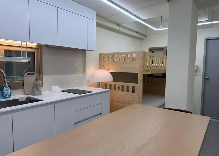 Appartement 201, Atelier Seongsu Riverside Loft Cherry Blossom Road River Airport Bus