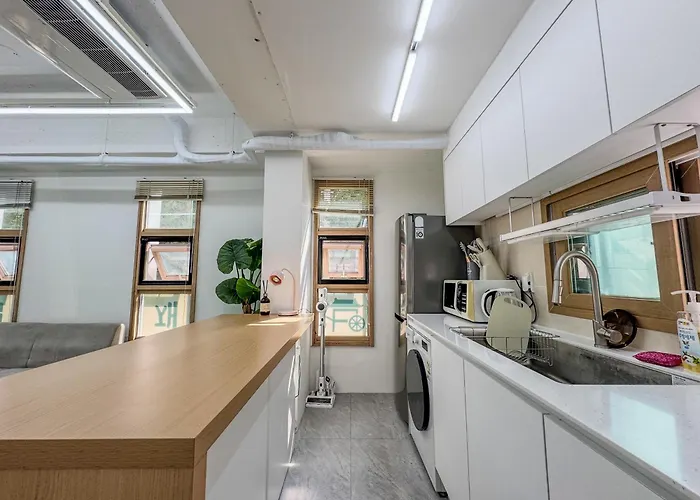 201, Atelier Seongsu Riverside Loft Cherry Blossom Road River Airport Bus Apartment Seoul