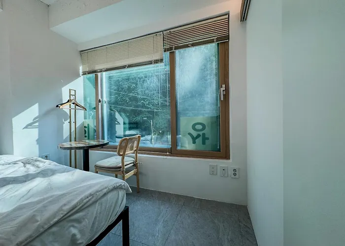 201, Atelier Seongsu Riverside Loft Cherry Blossom Road River Airport Bus Apartment *
