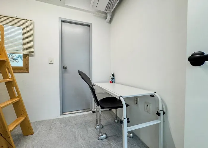 Apartment 201, Atelier Seongsu Riverside Loft Cherry Blossom Road River Airport Bus *